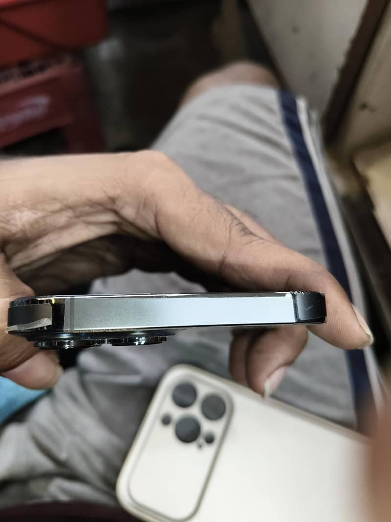 Apple iPhone 13 Pro Max 3