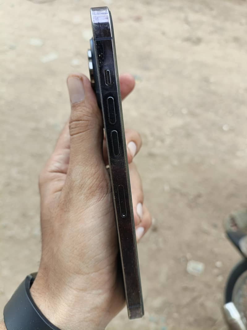 Apple iPhone 14 Pro Max 4