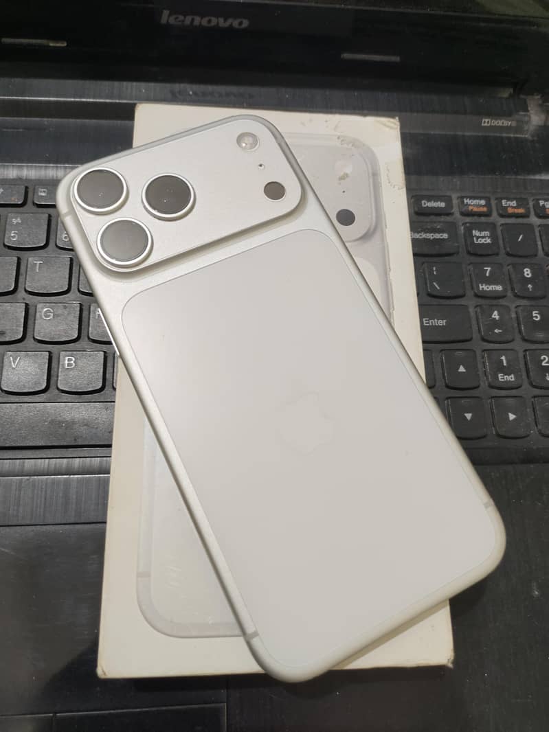 Apple iPhone 17 Pro Max 1