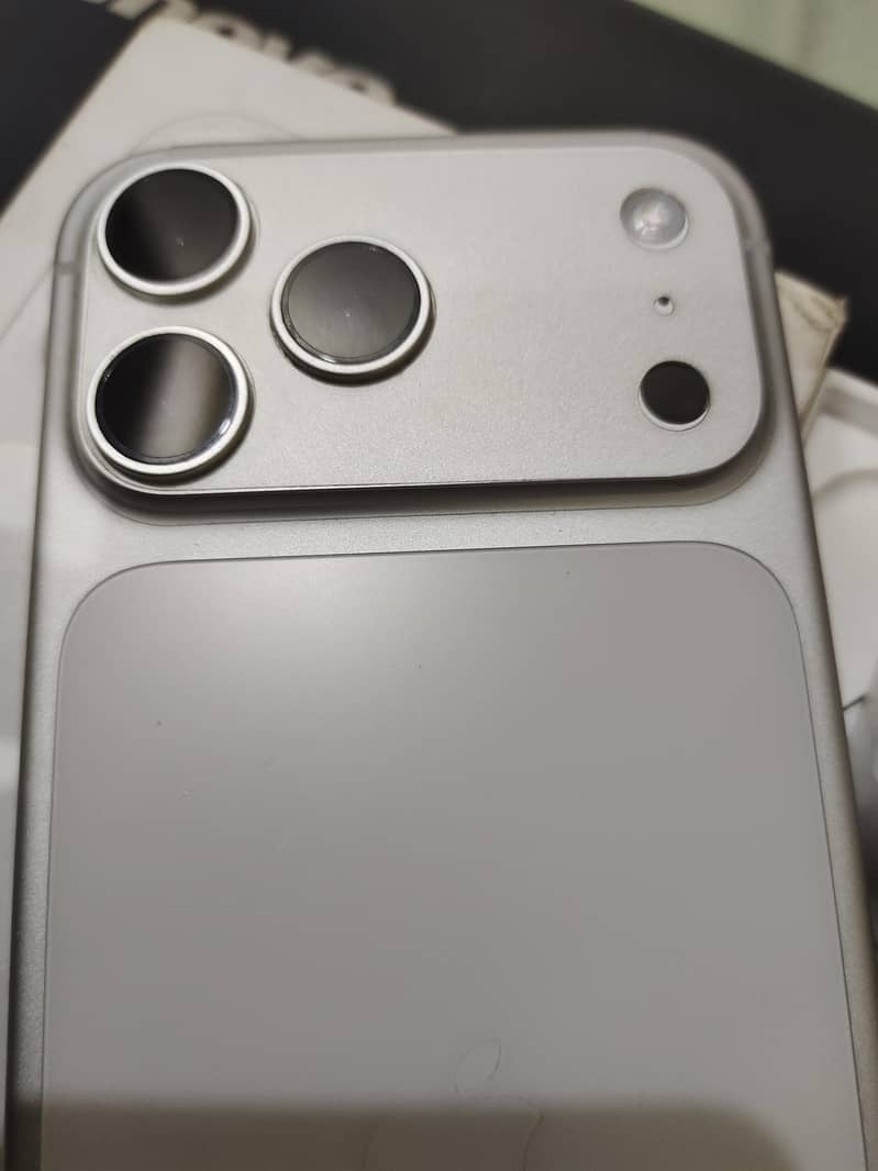 Apple iPhone 17 Pro Max 2