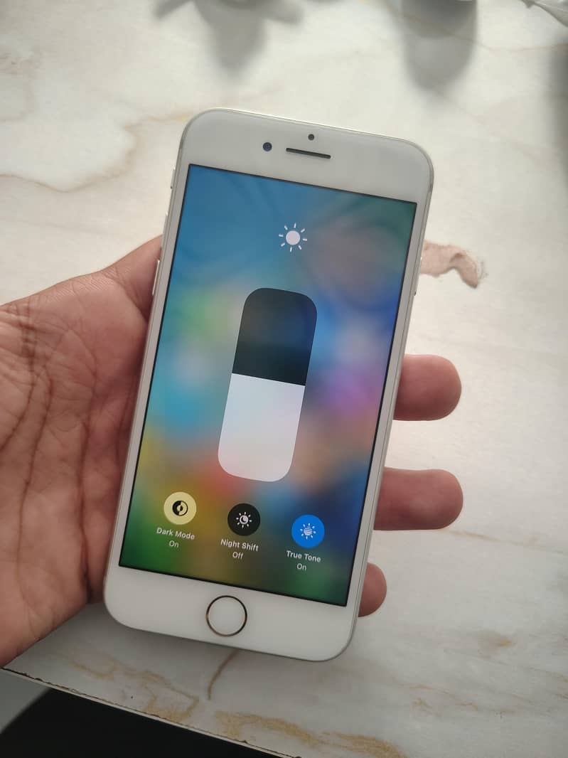 Apple iPhone 8 1