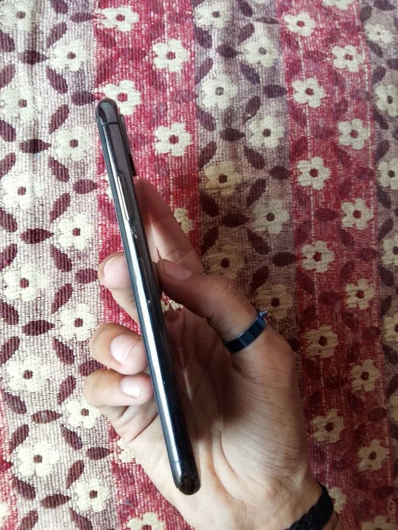 Apple iPhone X 3