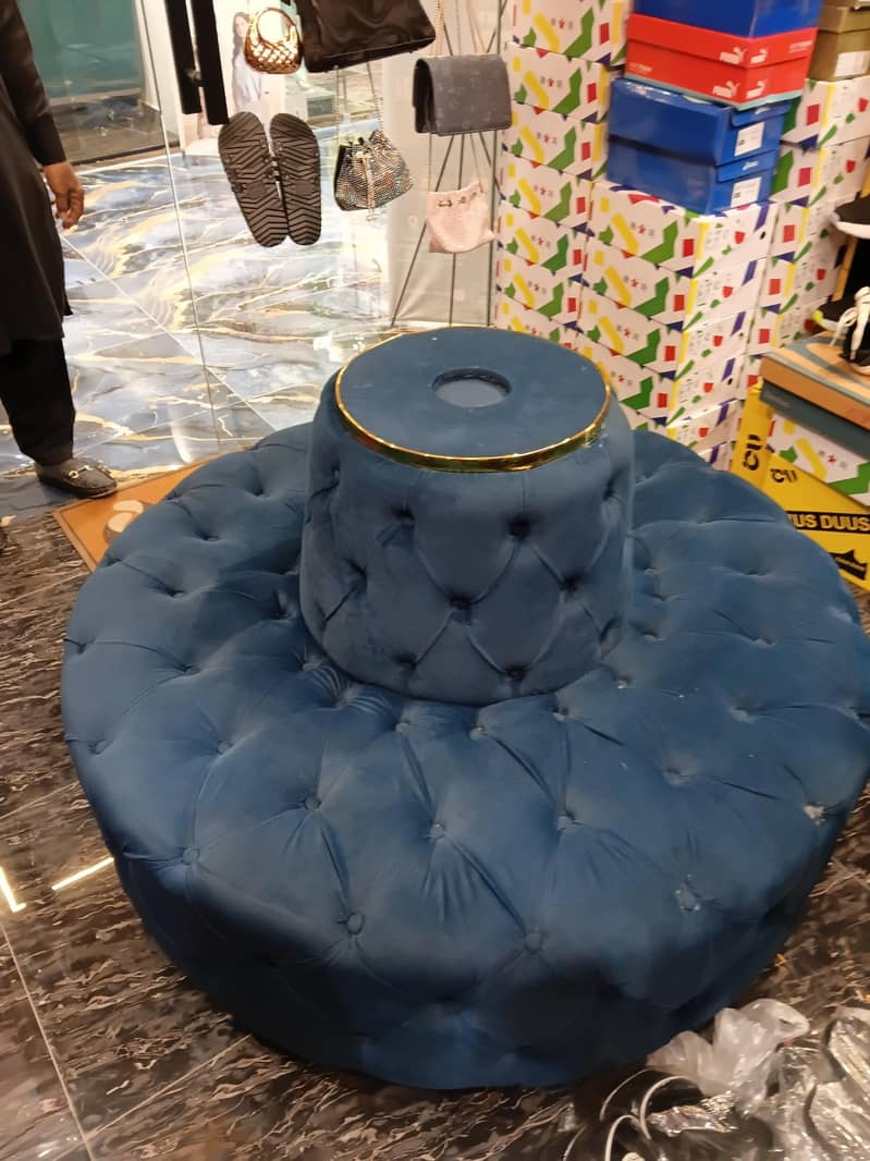 Round sofa 0