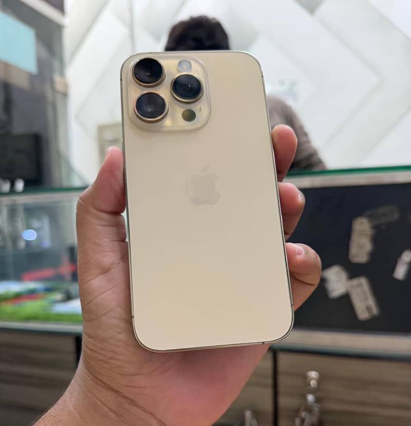 Apple iPhone 14 Pro 0