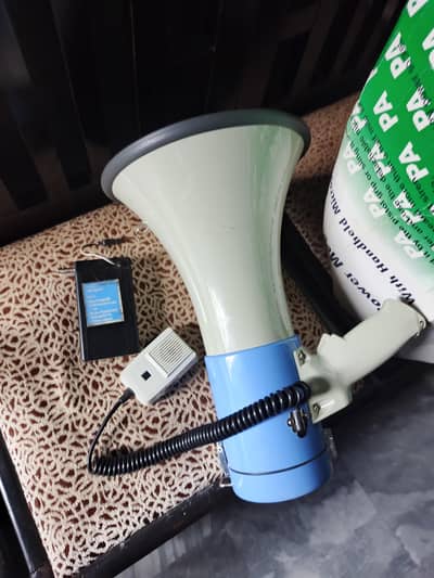 Mika speaker
