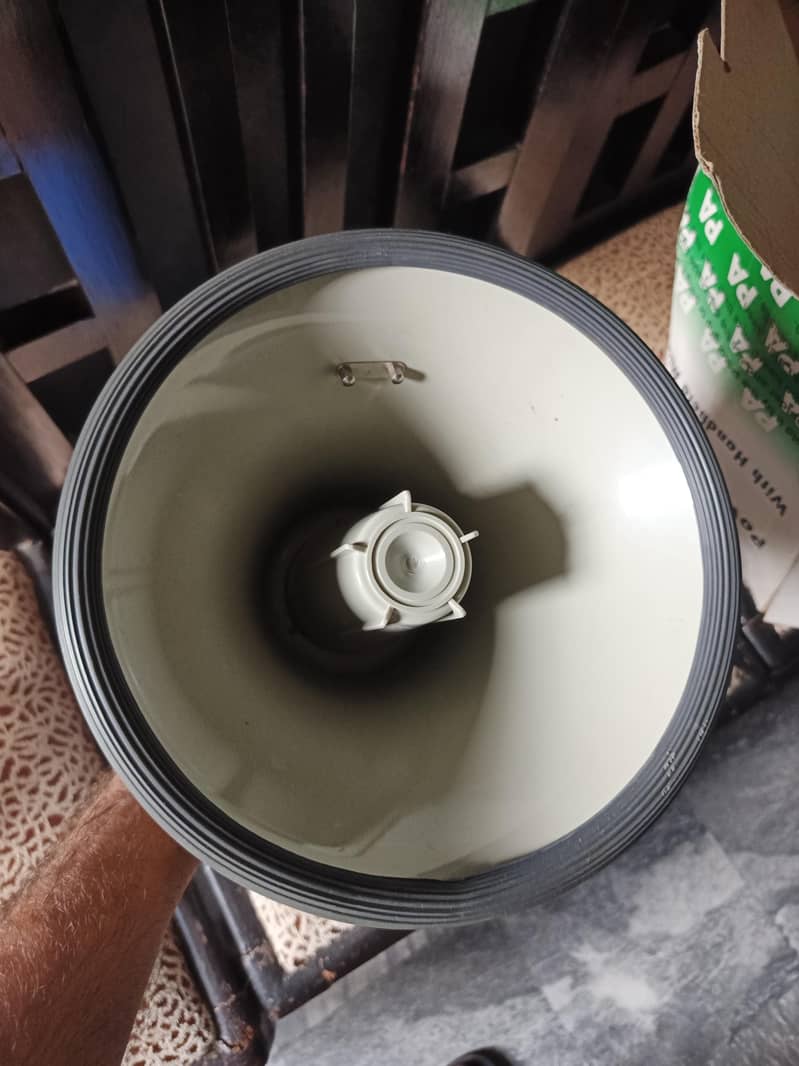 Mika speaker 2