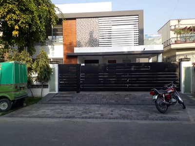 Kanal Upper portion For Rent at Hot Location Near Park Commercial