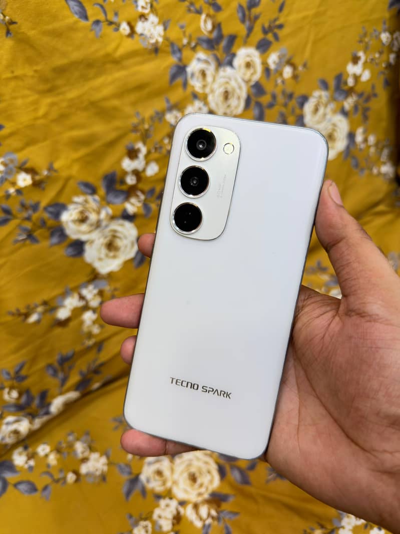 Tecno spark 40 pro plus 0
