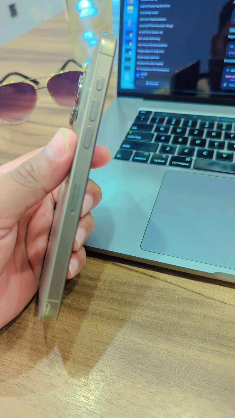 Apple iPhone 15 Pro Max 3