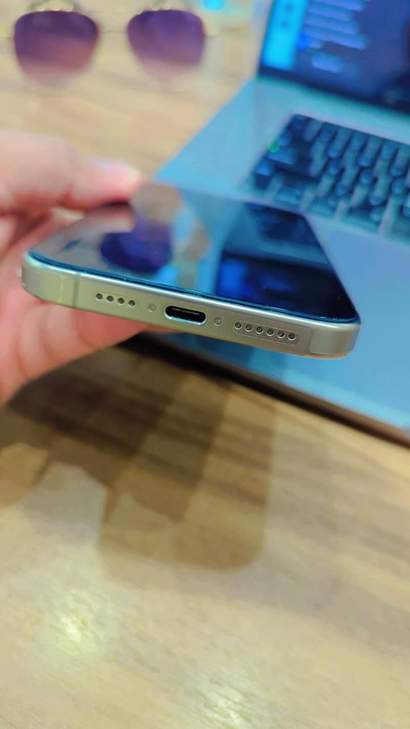 Apple iPhone 15 Pro Max 4