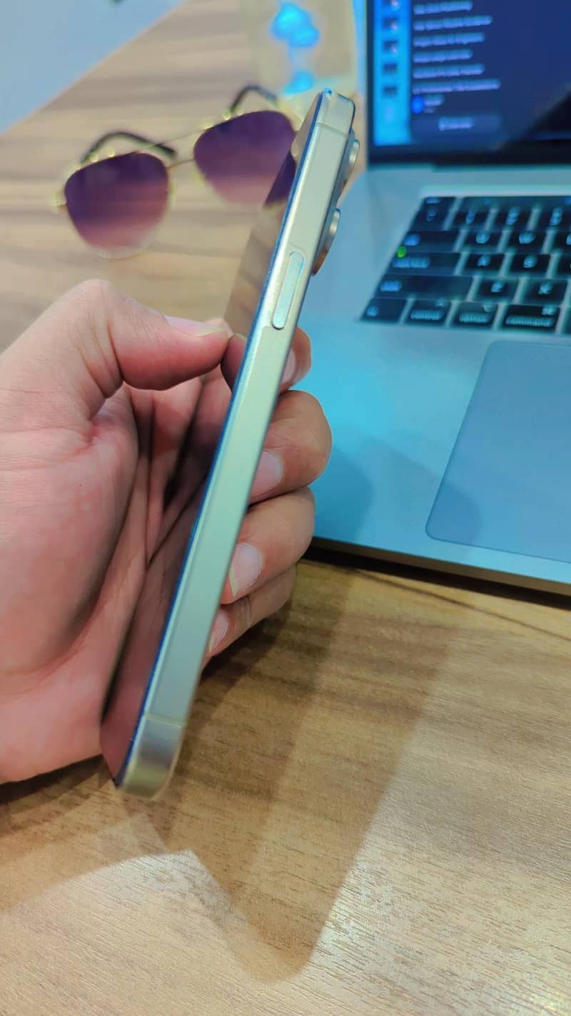 Apple iPhone 15 Pro Max 5