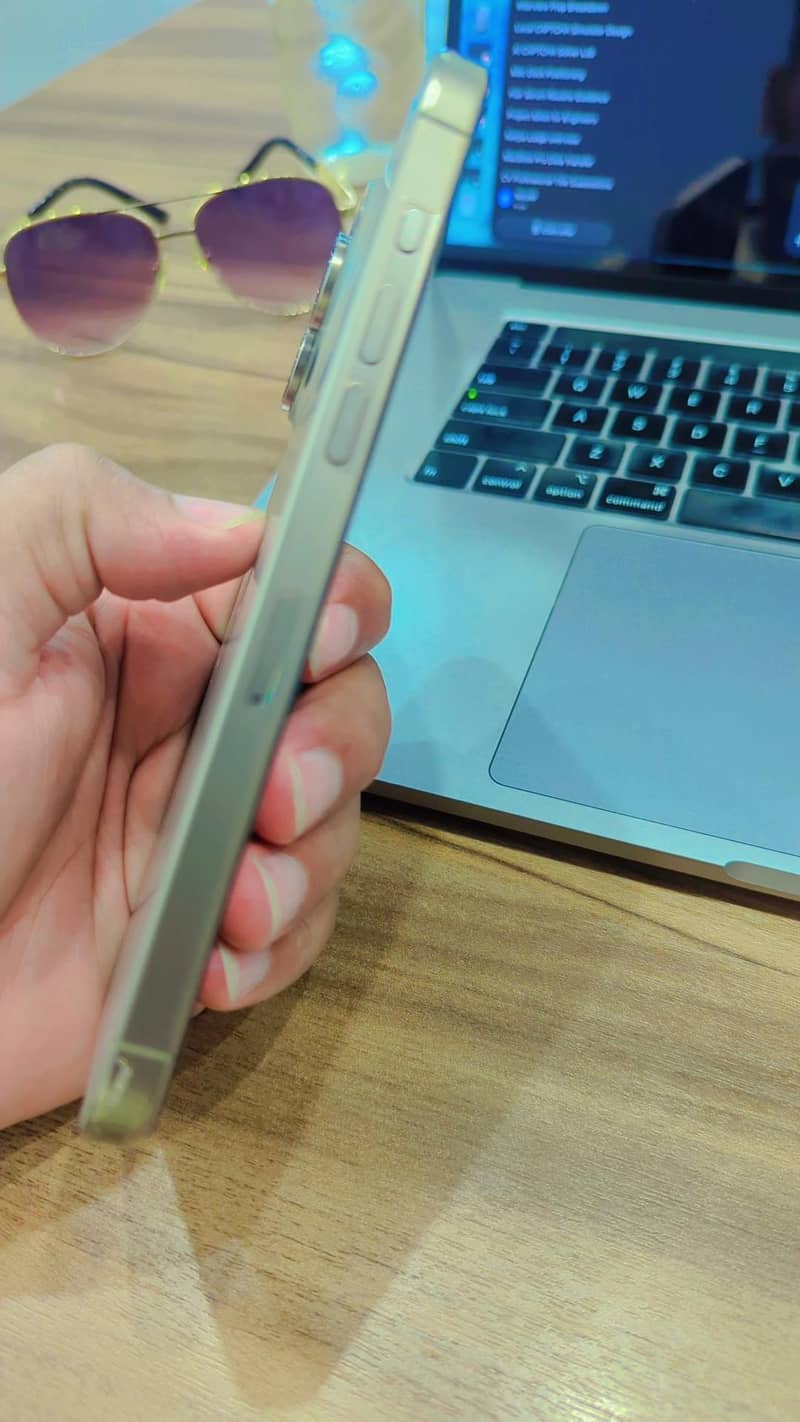Apple iPhone 15 Pro Max 6