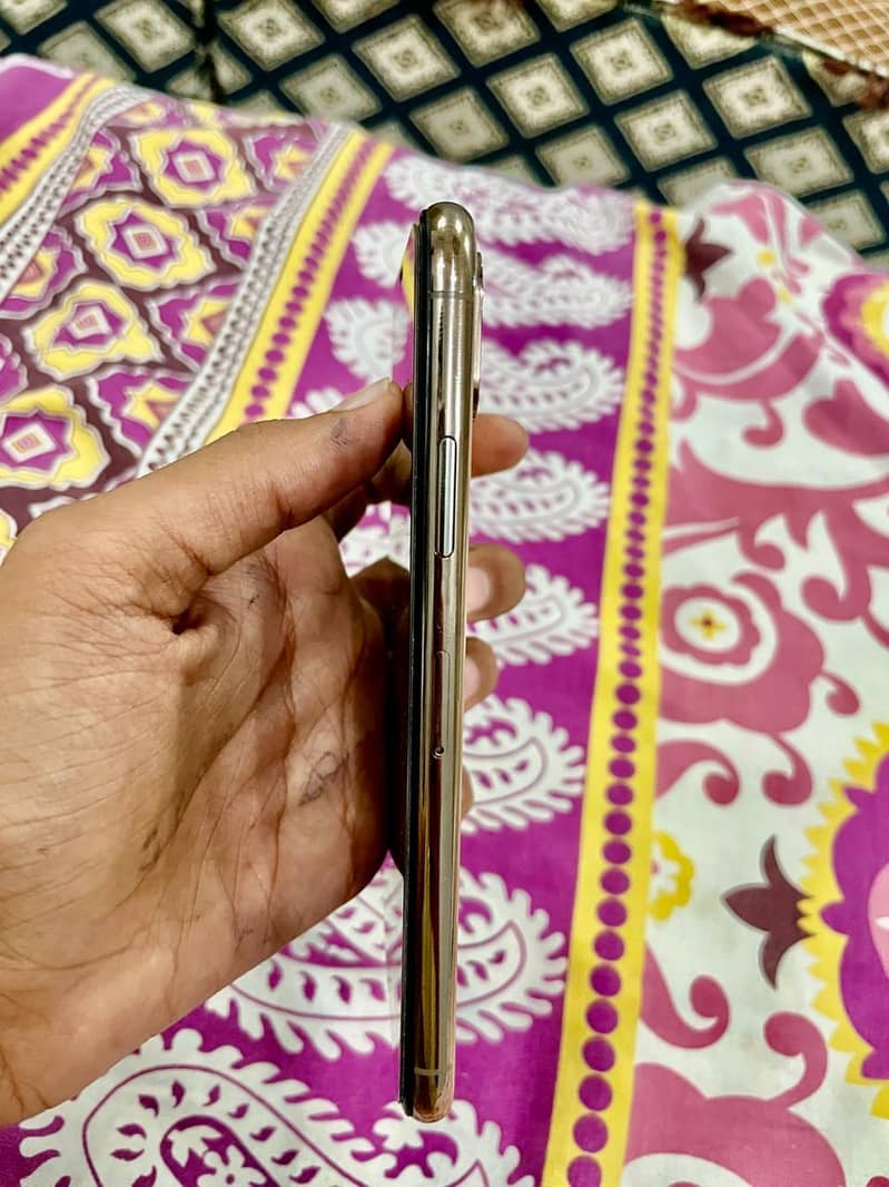 Apple iPhone XS 3