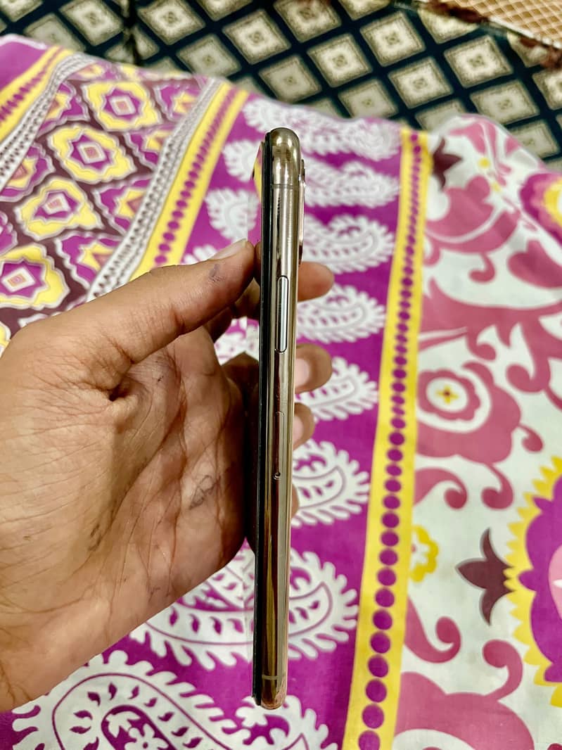 Apple iPhone XS 5