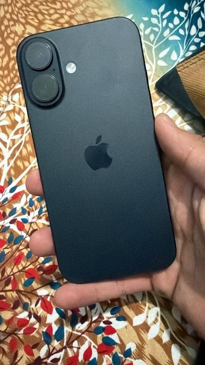 Apple iPhone 16 0