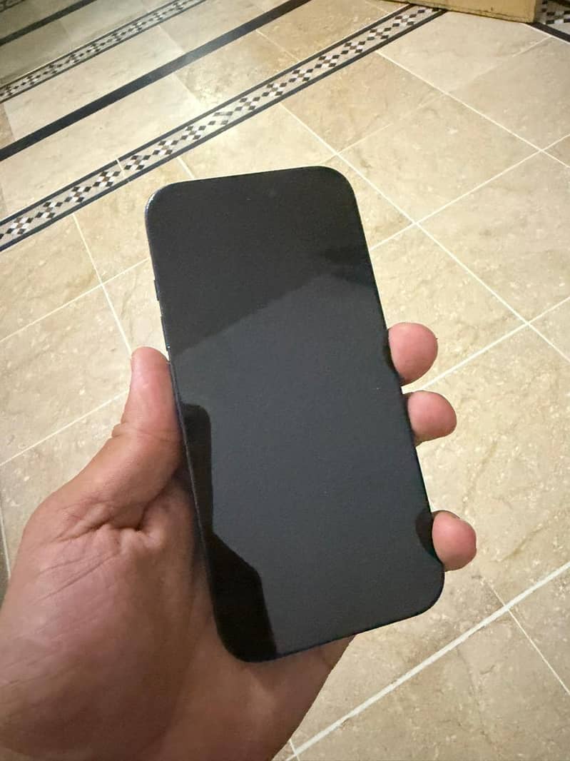 Apple iPhone 16 1