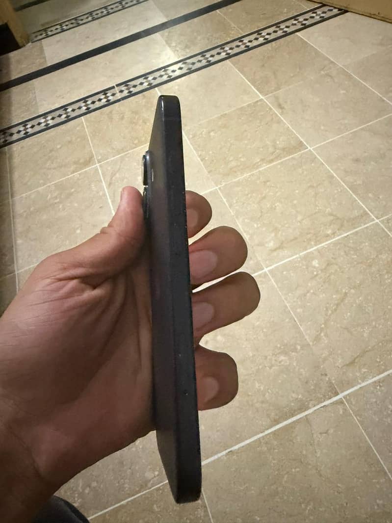 Apple iPhone 16 3