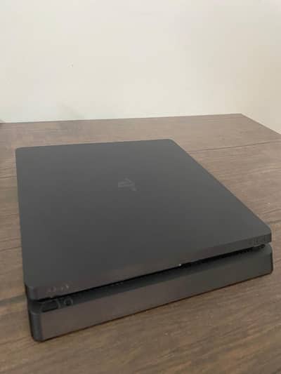 PS4 Slim + controller (box included)