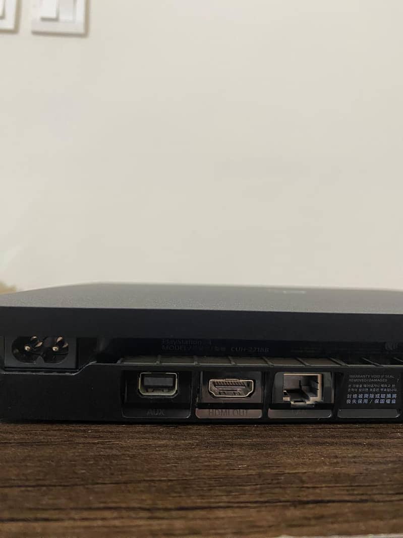 PS4 Slim + controller (box included) 1