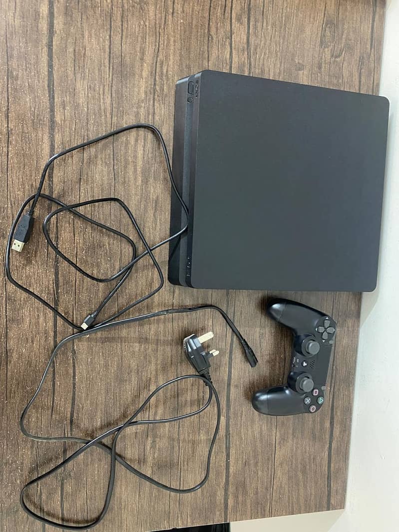 PS4 Slim + controller (box included) 2