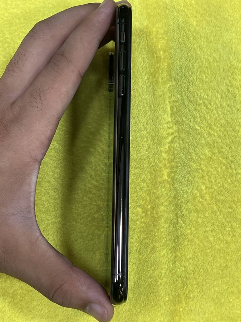 Apple iPhone XS Max 6