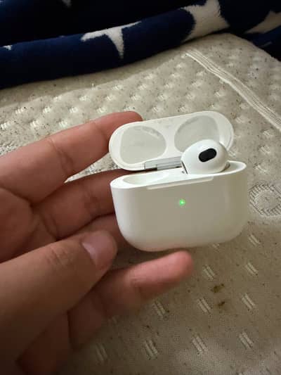 Apple AirPods 3rd Generation – Amazing Condition – Reduced Price
