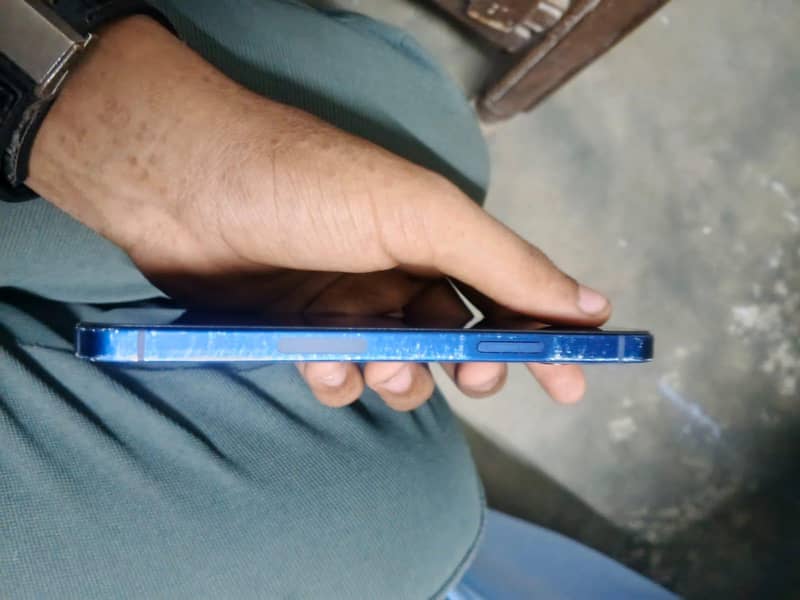Apple iPhone 12 2