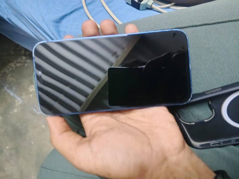 Apple iPhone 12 3