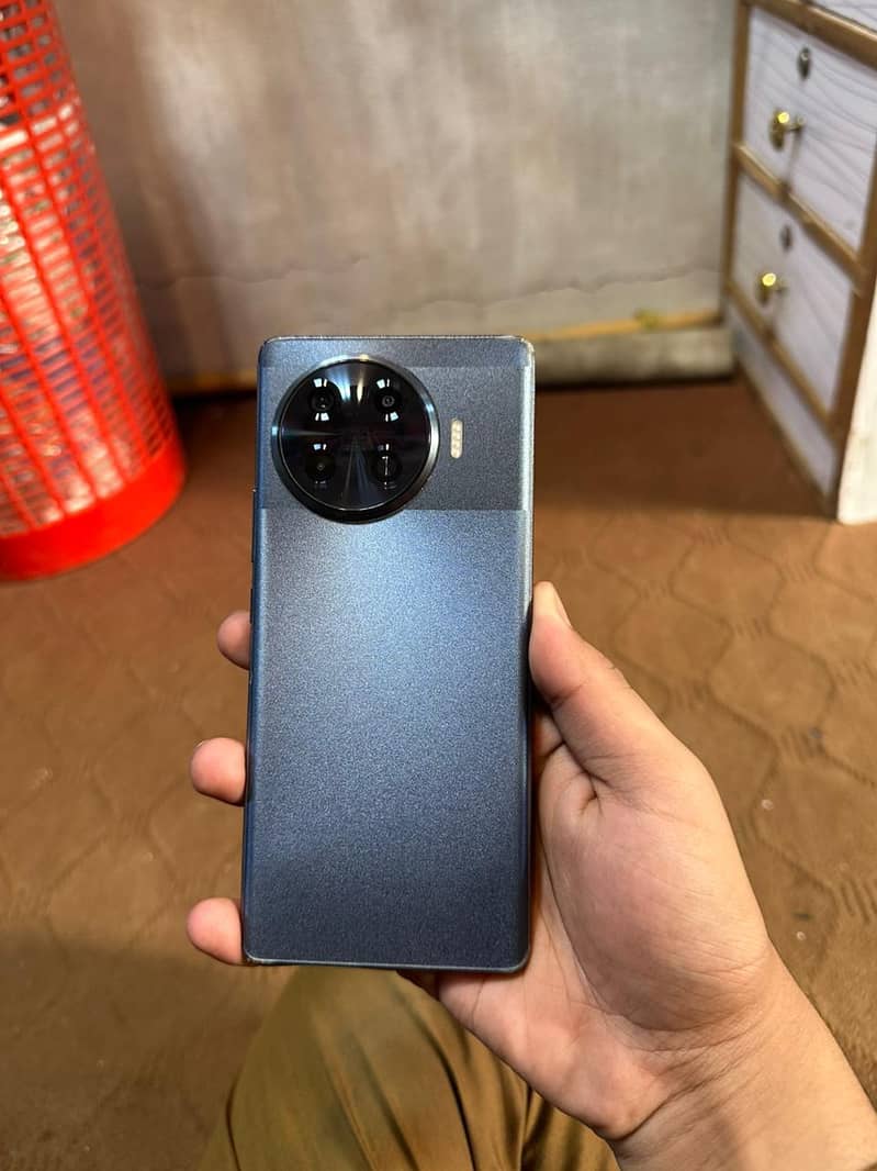 Tecno Spark 20 Pro Plus 0