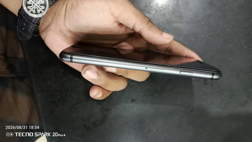 Apple iPhone 8 1