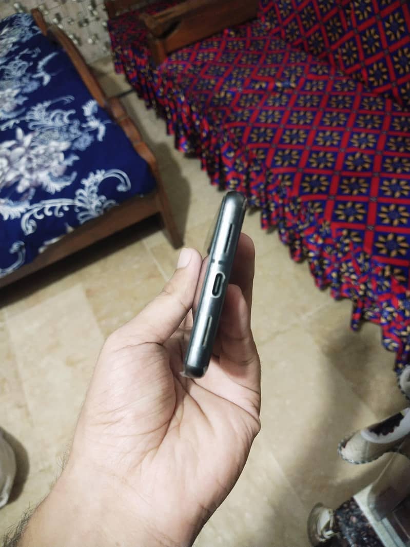 Google Pixel 7 4