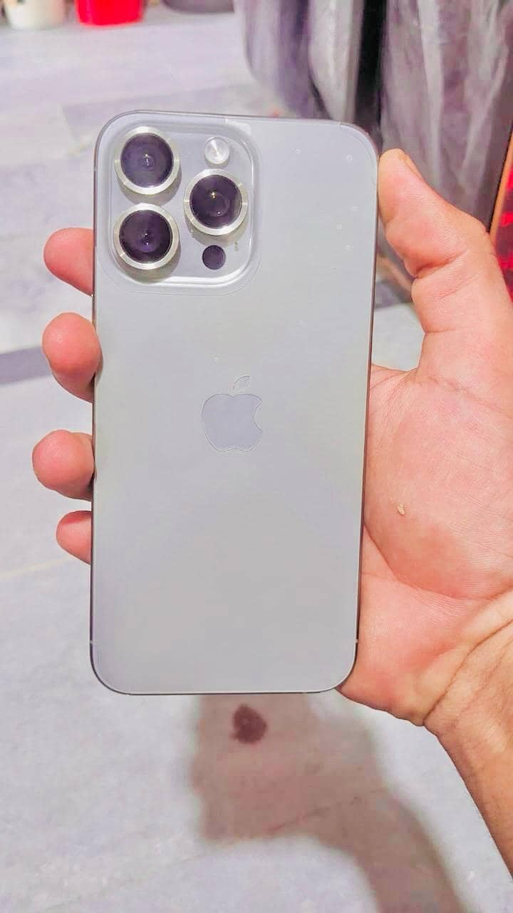 Apple iPhone 15 Pro Max 0