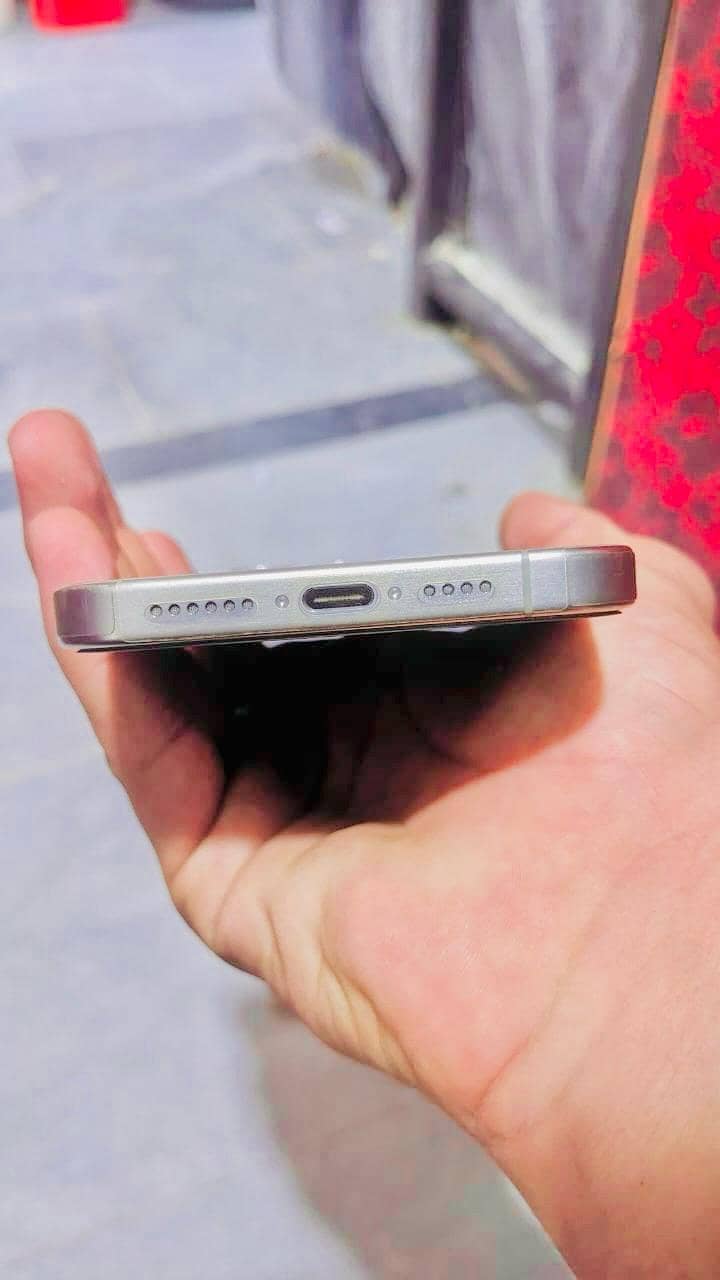 Apple iPhone 15 Pro Max 1