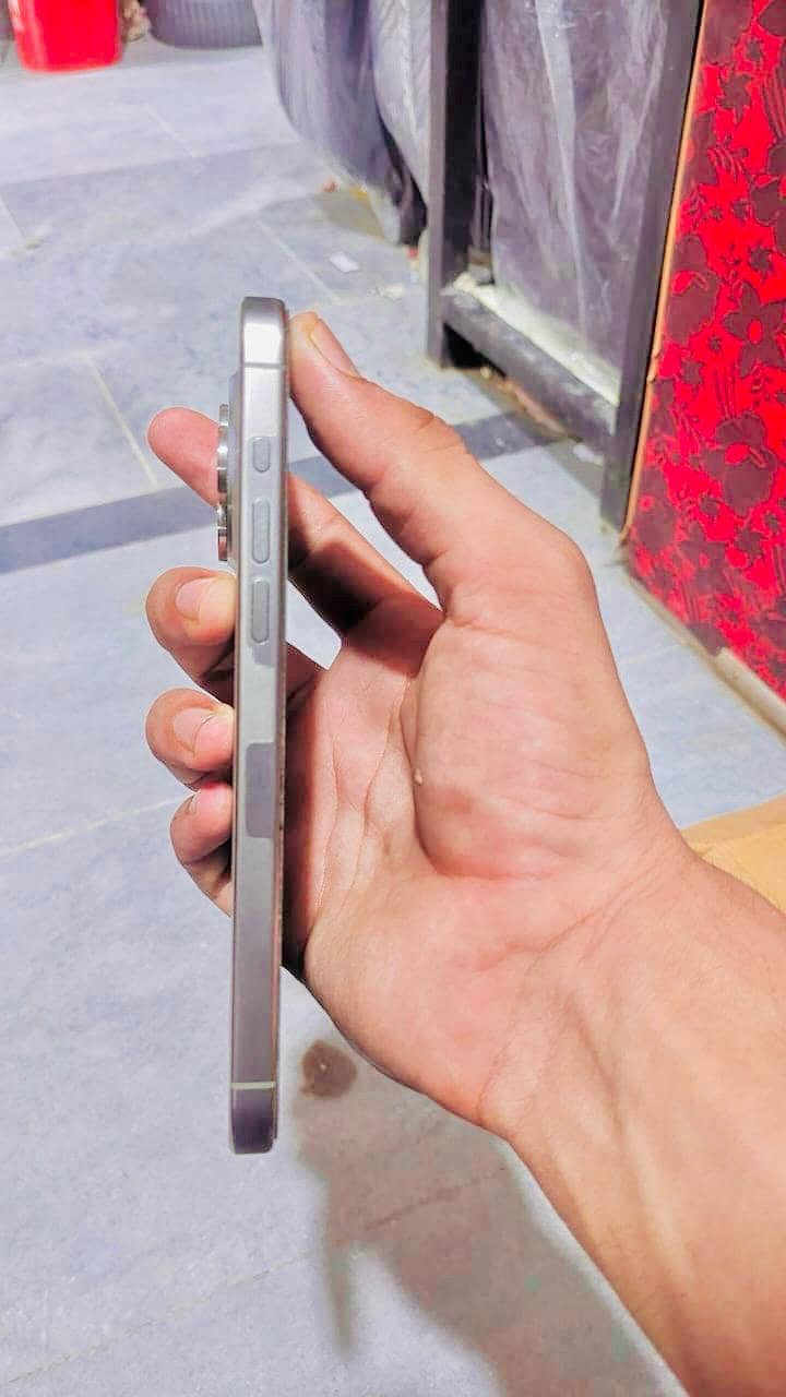 Apple iPhone 15 Pro Max 2