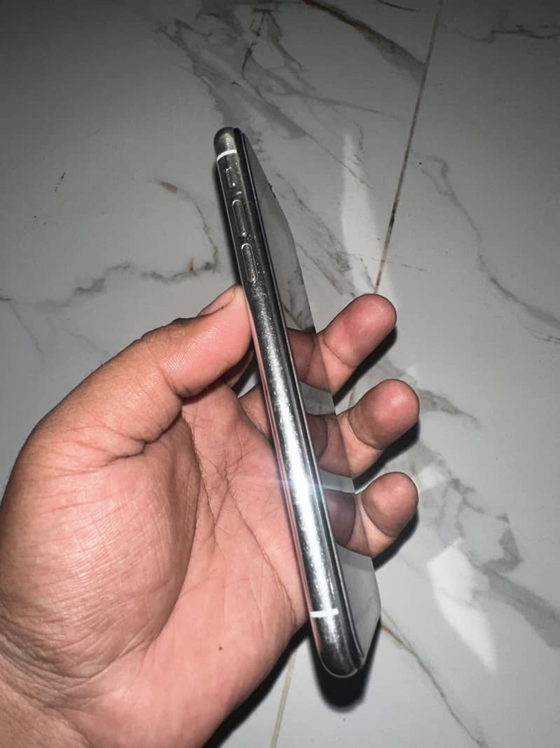 Apple iPhone X 3