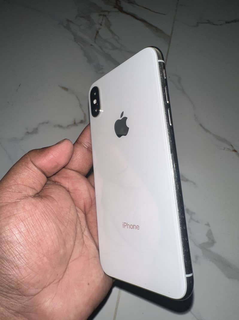 Apple iPhone X 4