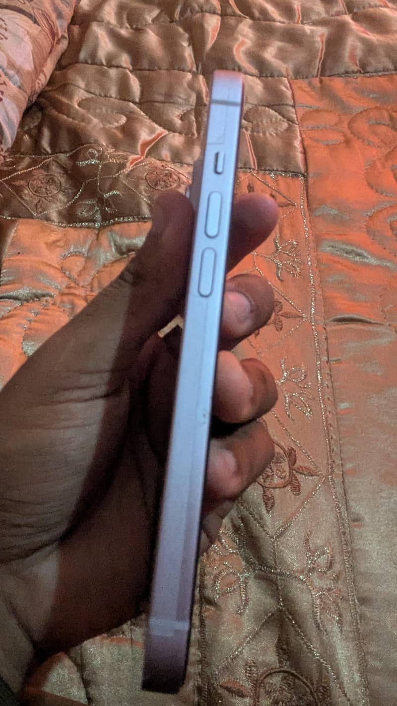 Apple iPhone 14 3