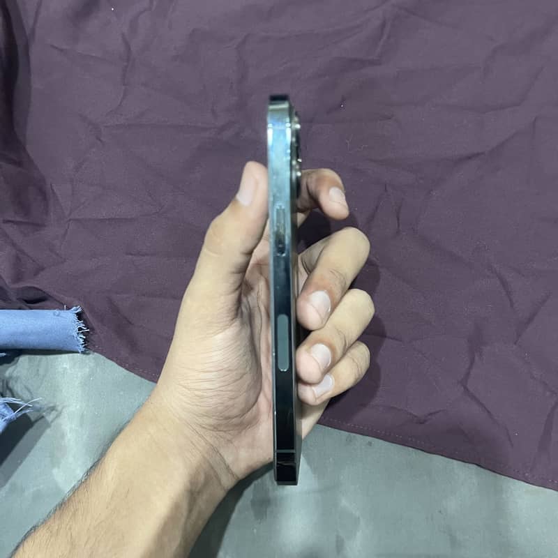Apple iPhone 13 Pro 4