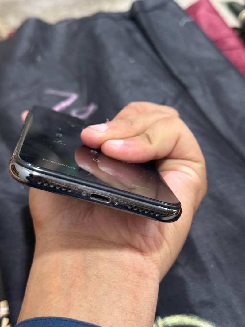Apple iPhone X 3
