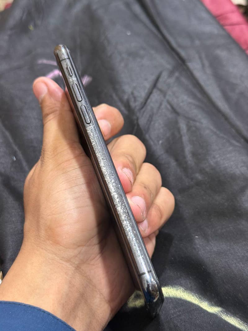Apple iPhone X 4