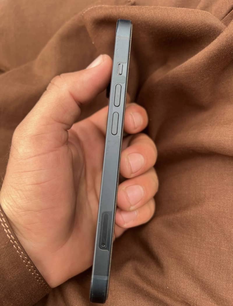 Apple iPhone 13 2