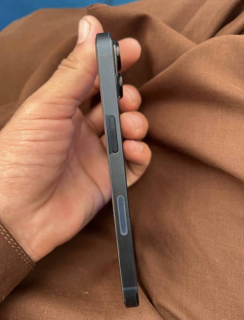 Apple iPhone 13 4