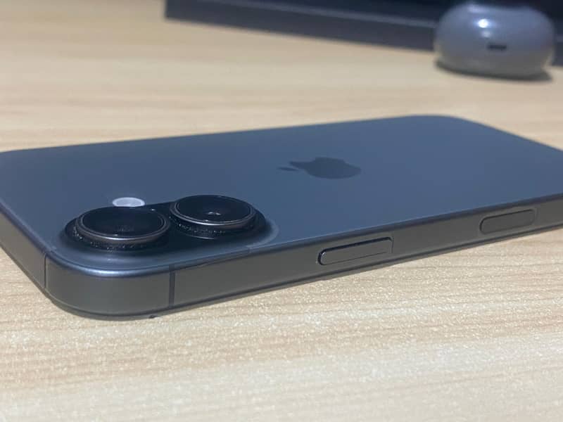 Apple iPhone 17 5