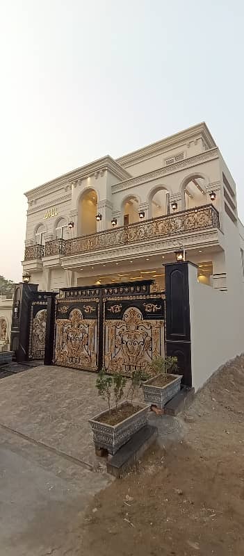10 Marla Lavish And Ultra Modren Corner House For Sale In DC Colony