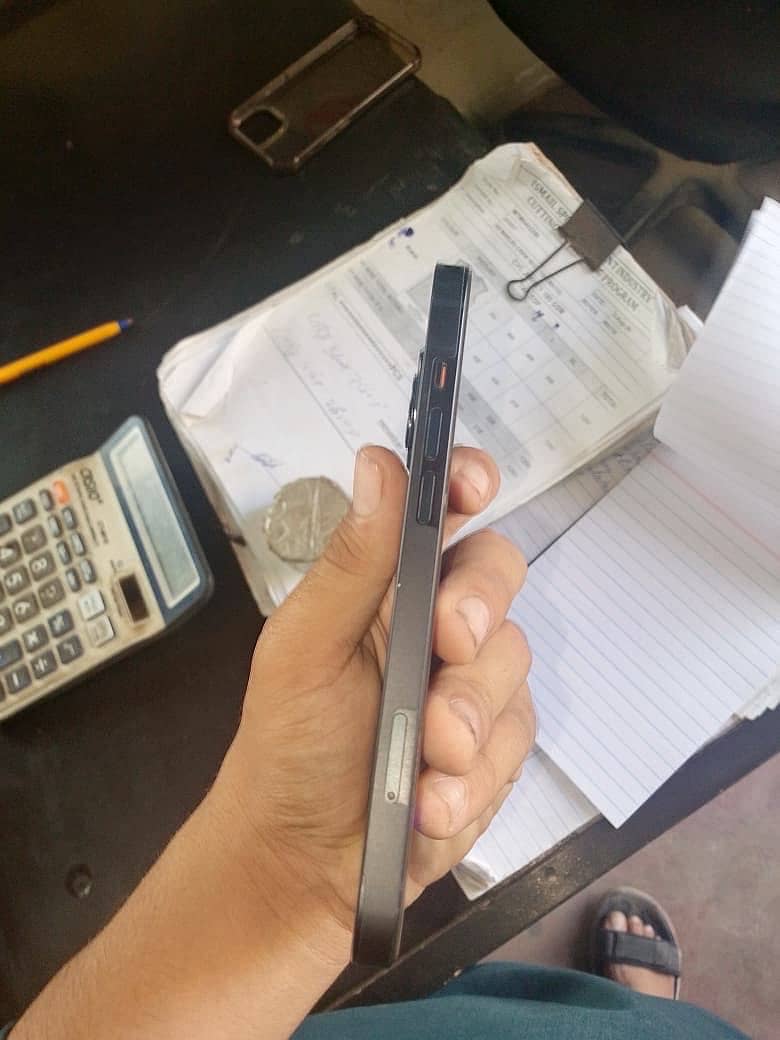 Apple iPhone 13 5