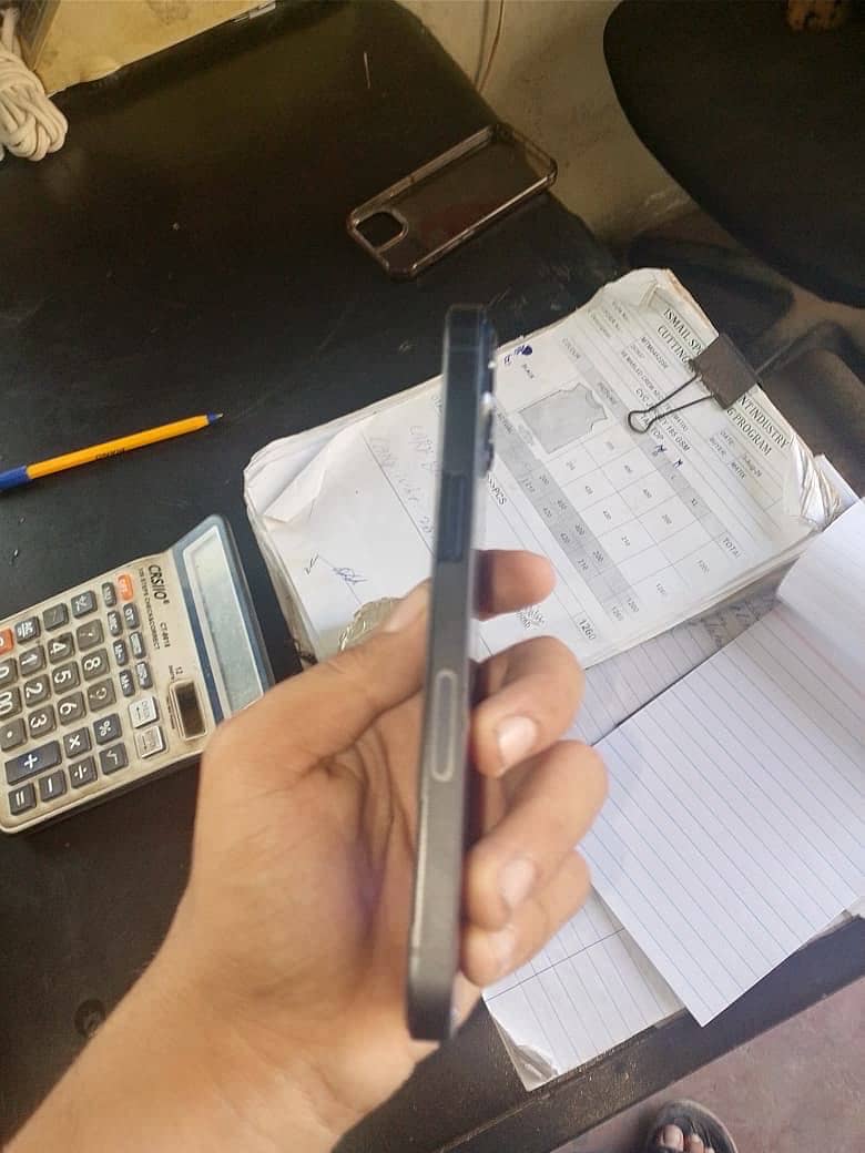 Apple iPhone 13 7