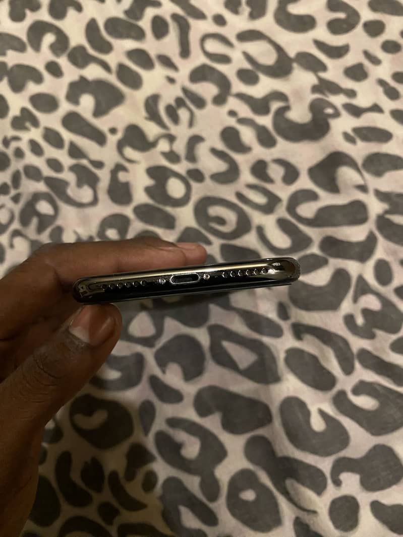 Apple iPhone X 5
