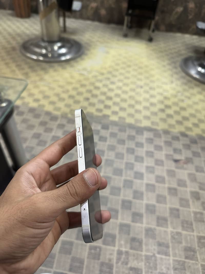 Apple iPhone 13 3