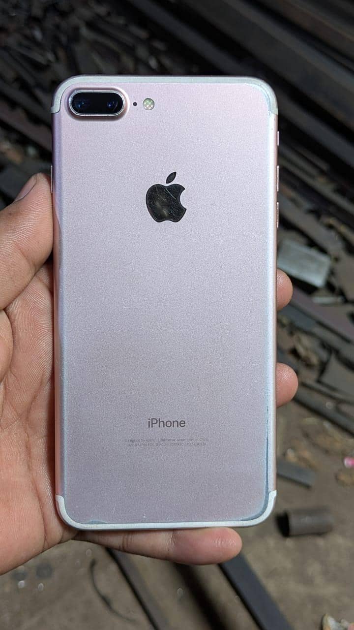 Apple iPhone 7 Plus 11