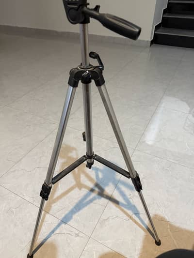 Tripod For sale ABS+level used like new